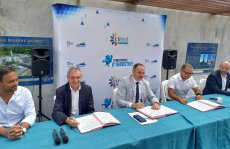 Signature de la convention Territoires d'industrie en transition écologique à la Distillerie Rivière du Mat à Saint-Benoit